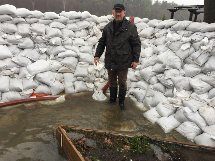 Sandbag wall in Gatineau